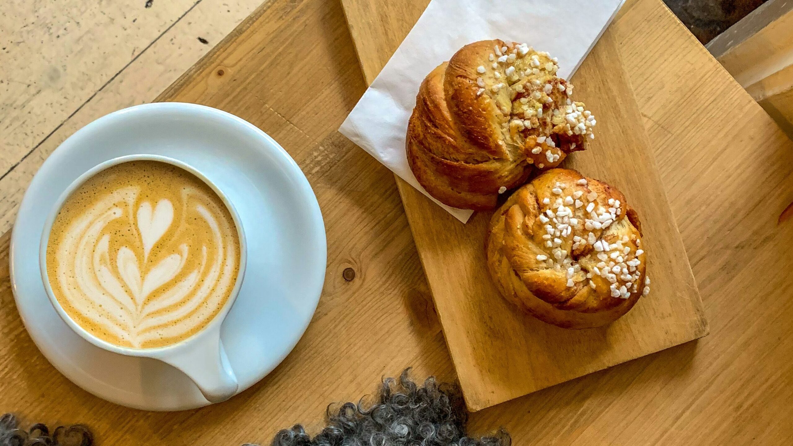 fike フィーカ
cafelatte and bread